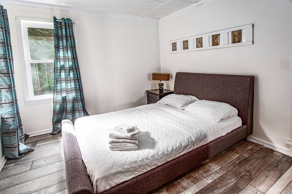 Photo of Bedroom in Applegate