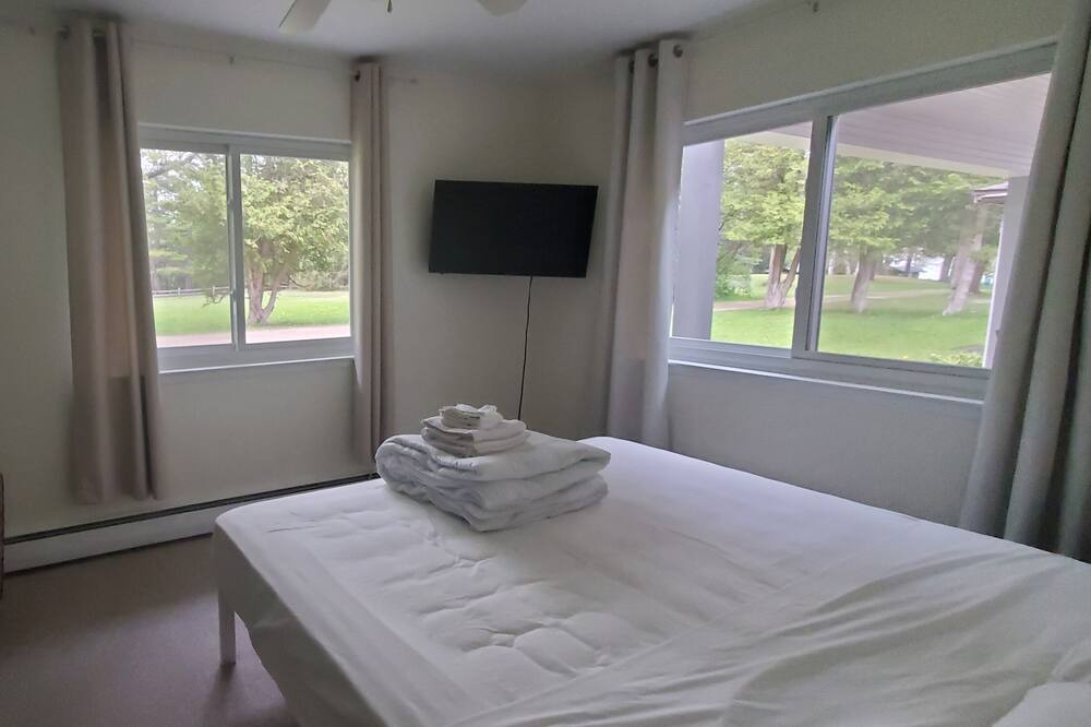 Photo of Bedroom in Applegate