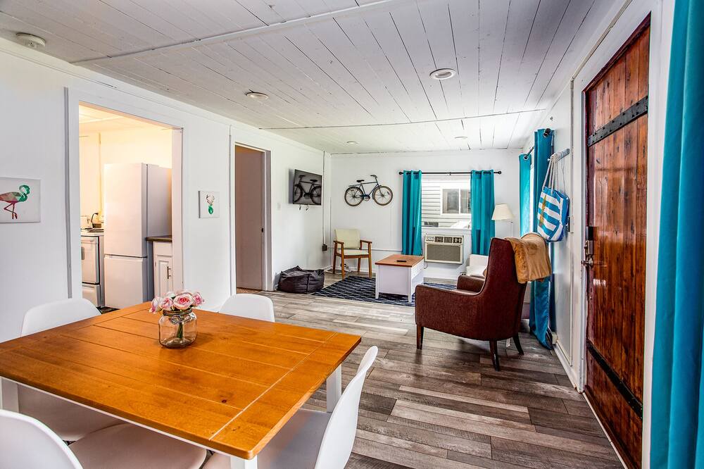 Photo of Bedroom in Applegate