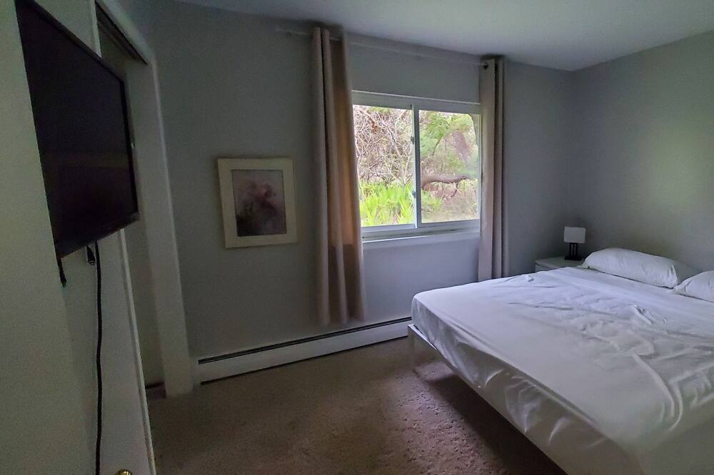 Photo of Bedroom in Applegate