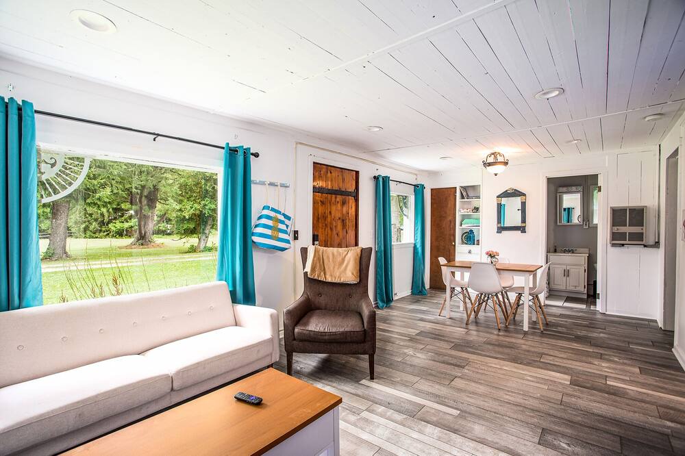 Photo of Livingroom in Applegate