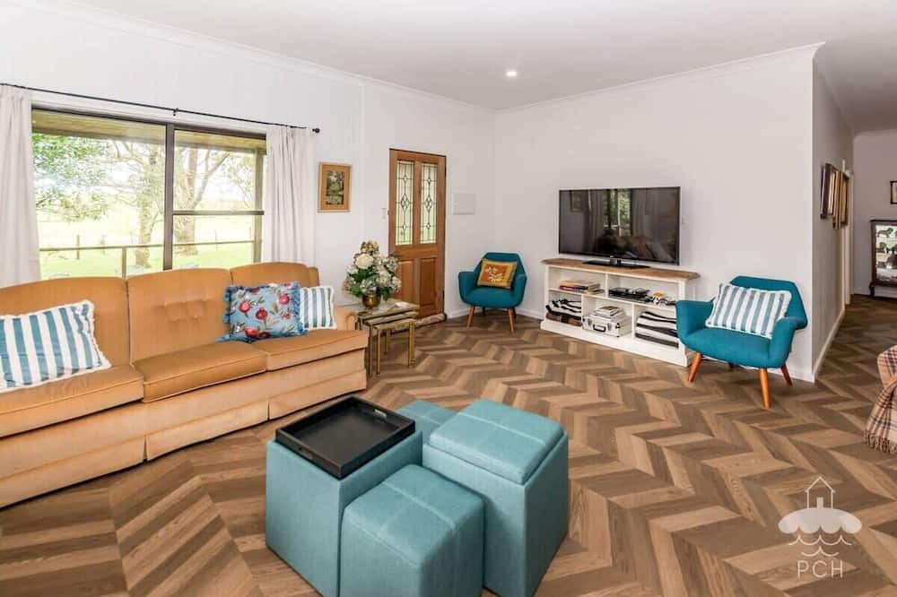 Photo of Livingroom in Foster North