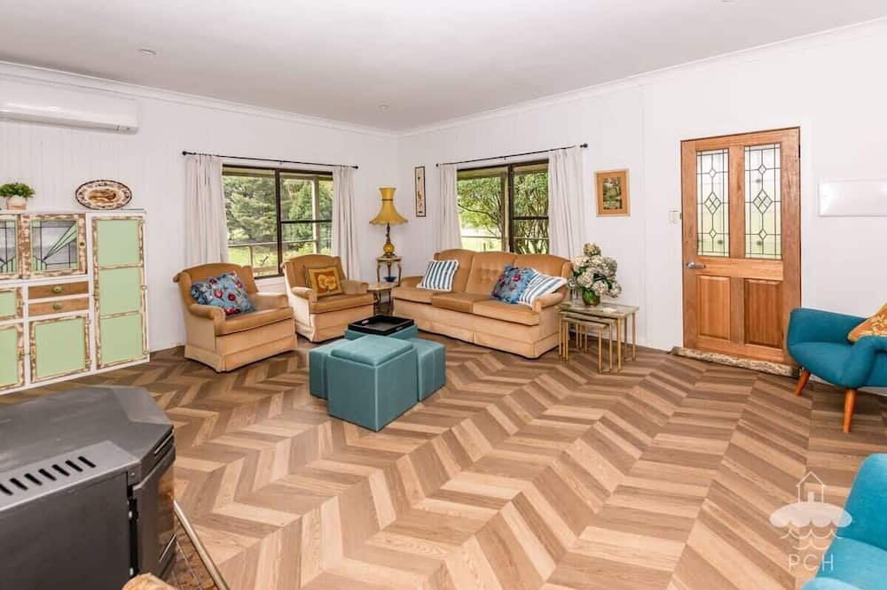 Photo of Livingroom in Foster North