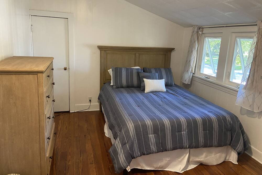 Photo of Bedroom in Macatawa