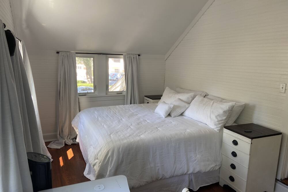 Photo of Bedroom in Macatawa