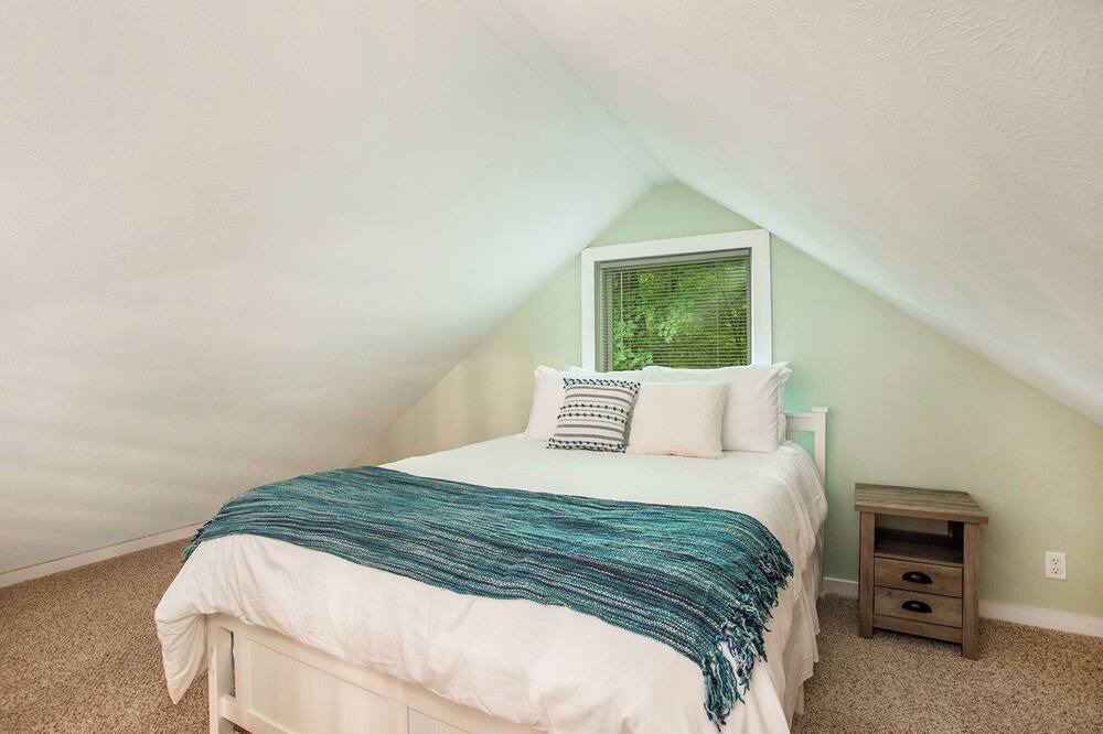 Photo of Bedroom in Newaygo