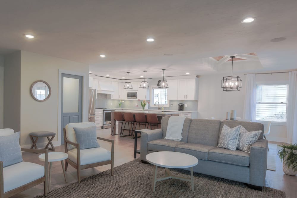 Photo of Livingroom in Lowell