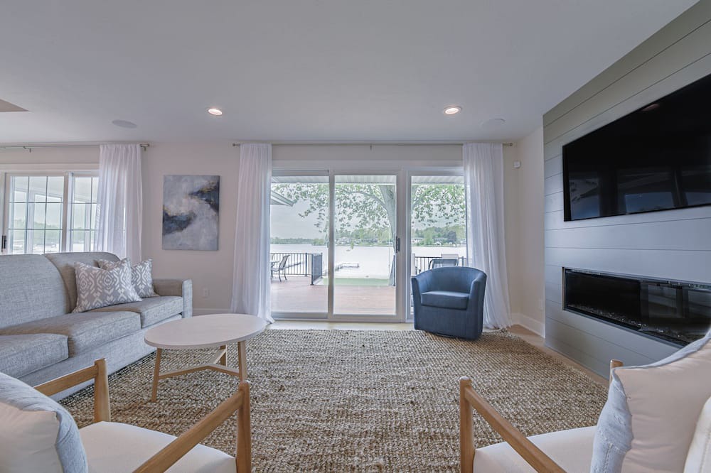 Photo of Livingroom in Lowell