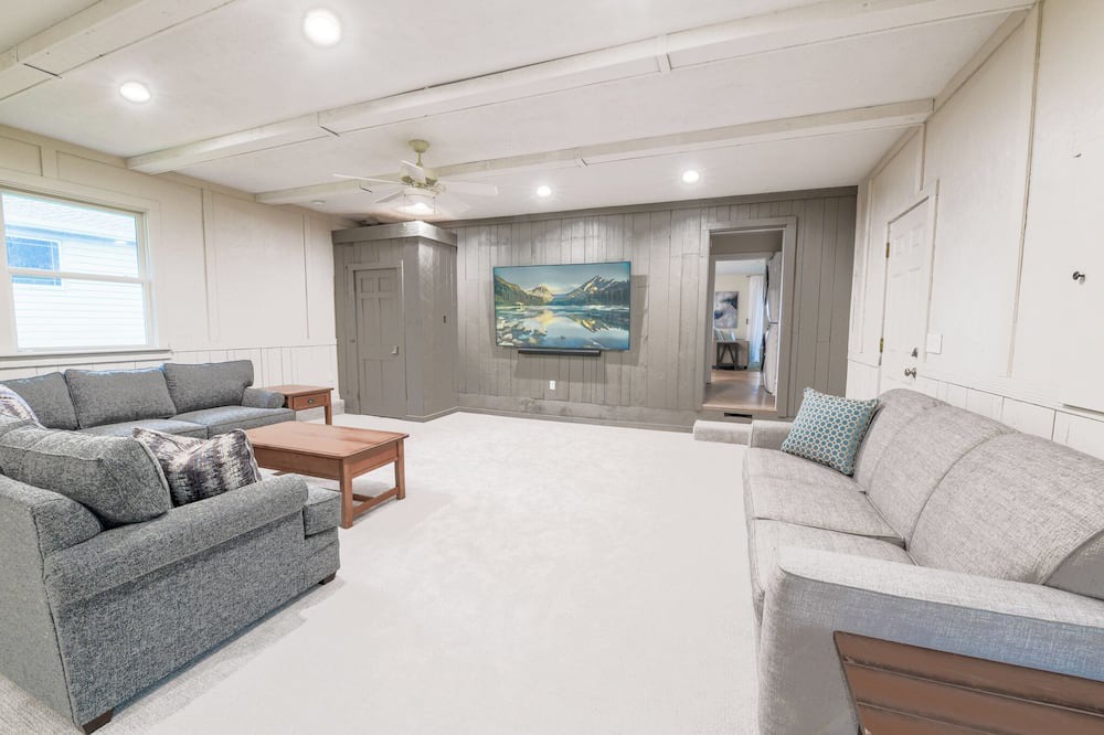 Photo of Livingroom in Lowell