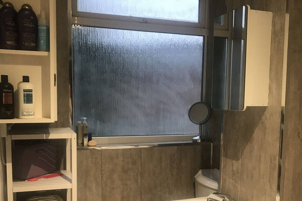 Photo of Bathroom in Henley-in-Arden