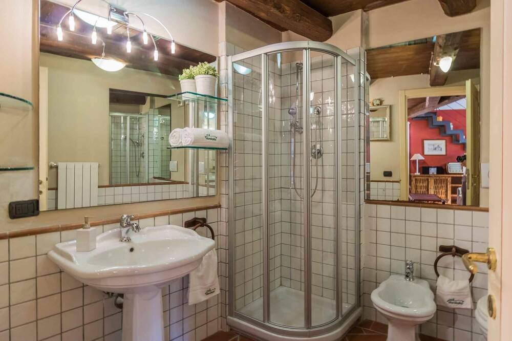 Photo of Bathroom in Matraia