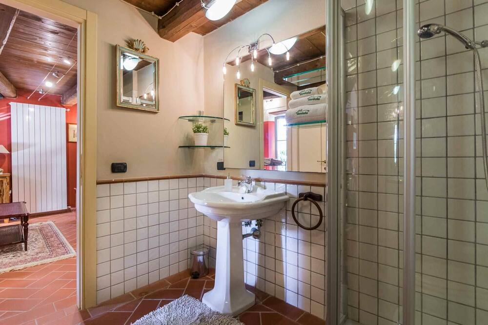 Photo of Bathroom in Matraia