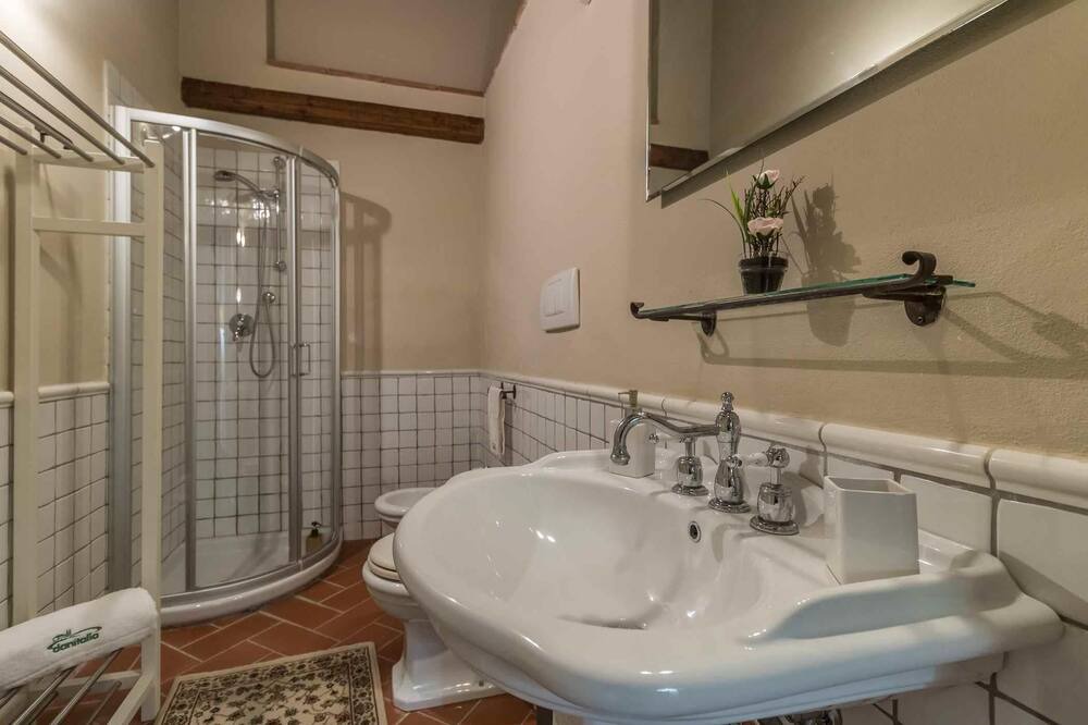 Photo of Bathroom in Matraia