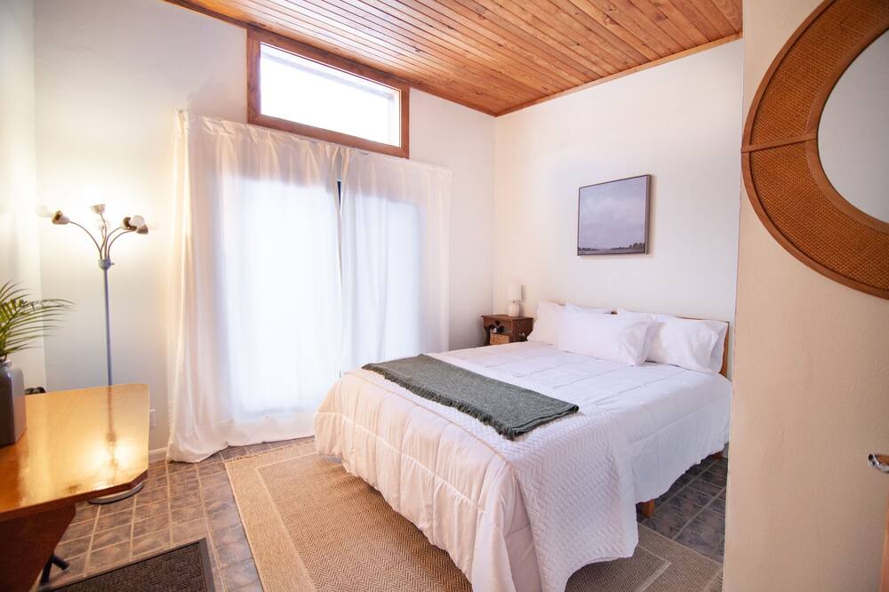 Photo of Bedroom in Lake Township