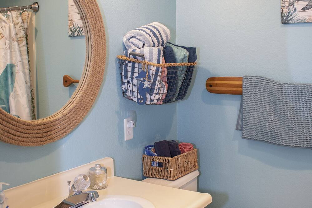 Photo of Bathroom in Oak Harbor