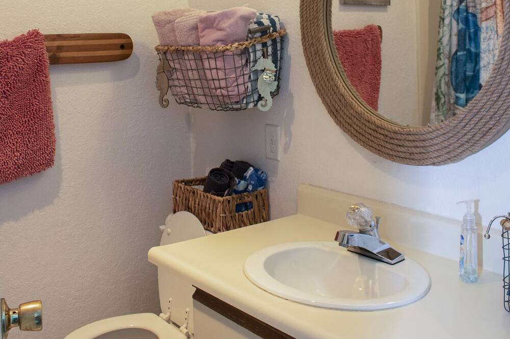 Photo of Bathroom in Oak Harbor