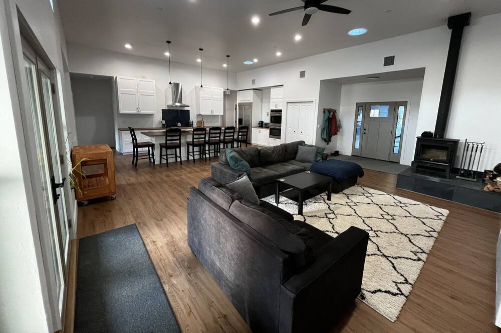 Photo of Livingroom in Crescent City