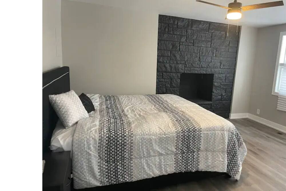 Photo of Bedroom in Calumet Heights