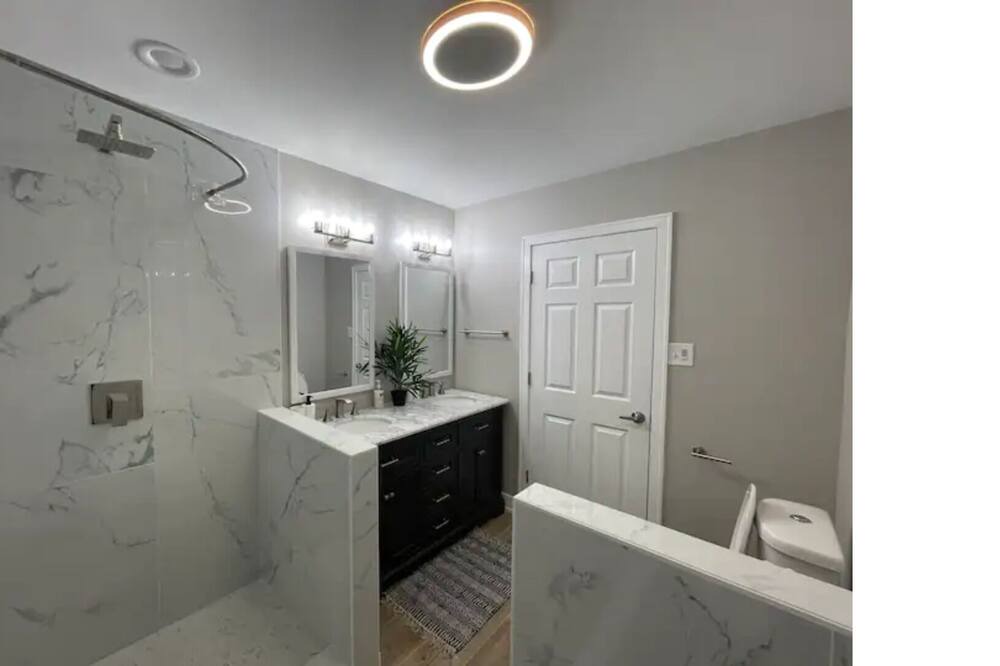 Photo of Bathroom in Calumet Heights