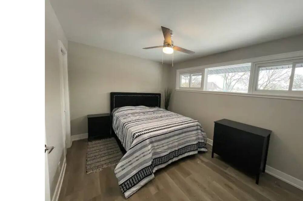 Photo of Bedroom in Calumet Heights