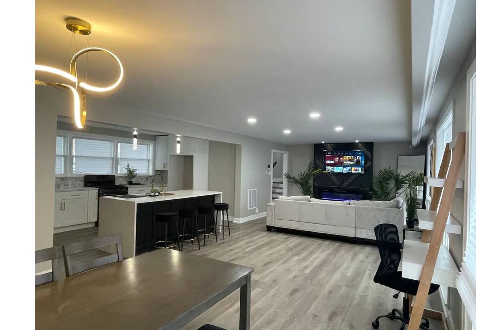 Photo of Bedroom in Calumet Heights