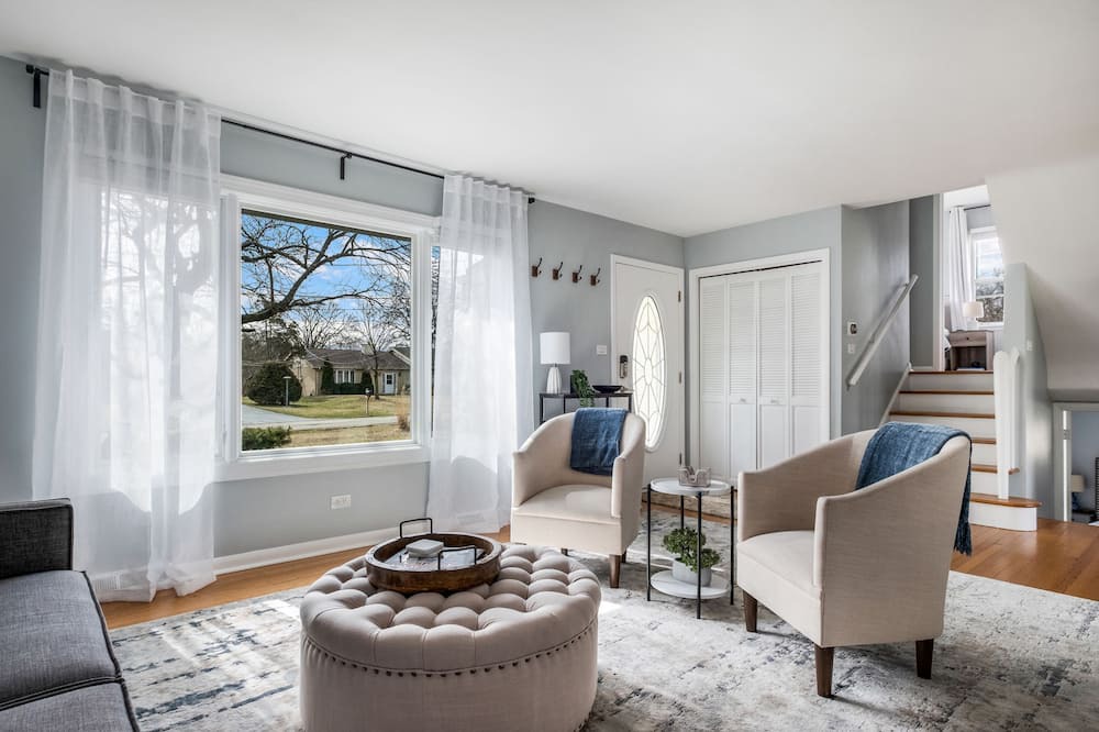 Photo of Livingroom in Hinsdale