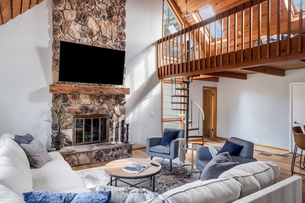 Photo of Livingroom in Hinsdale