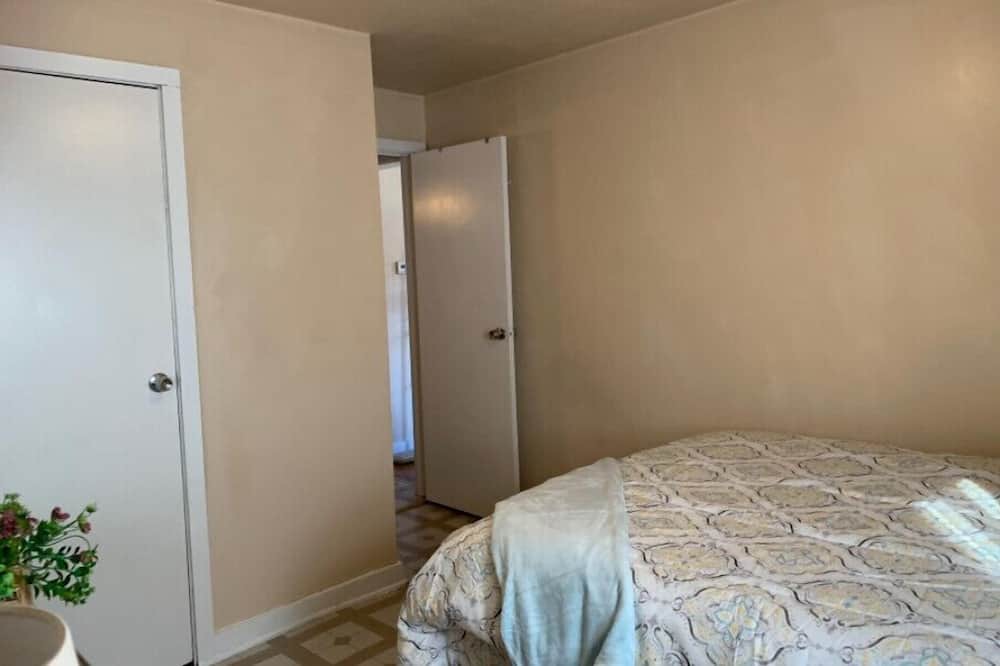 Photo of Bedroom in Whiting