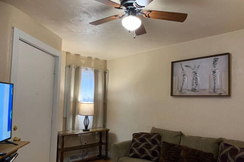 Photo of Livingroom in Whiting