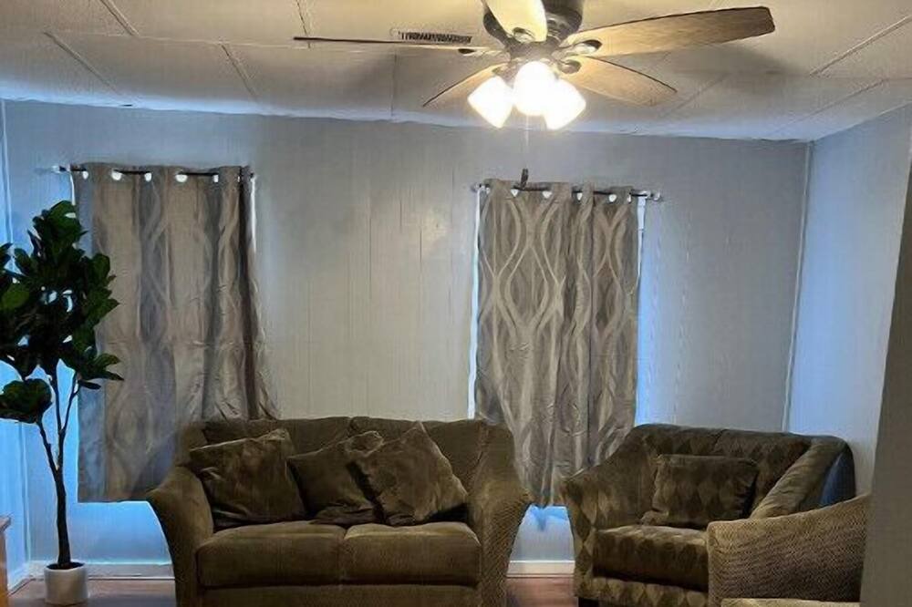 Photo of Livingroom in Whiting
