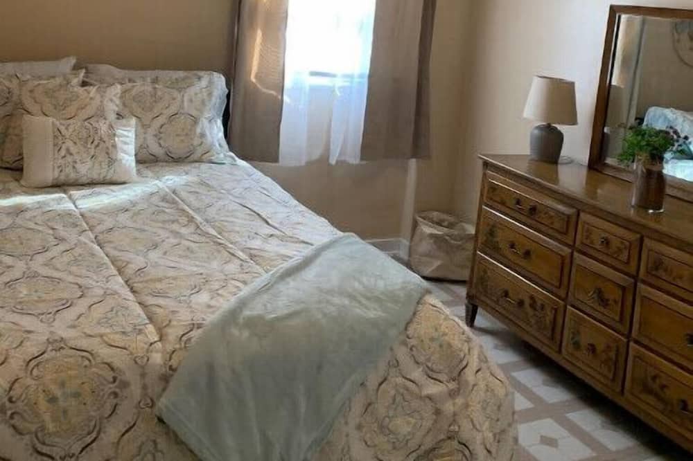 Photo of Bedroom in Whiting