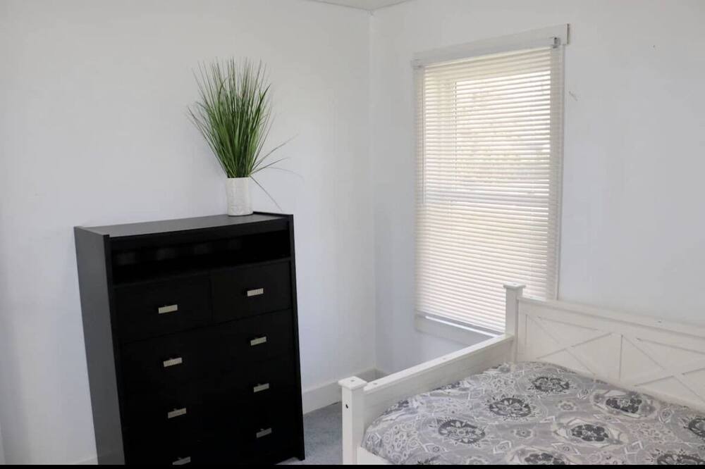 Photo of Bedroom in Troy