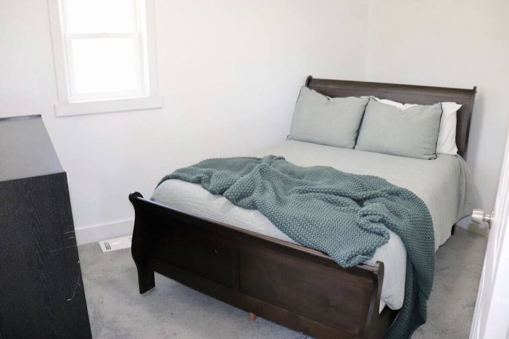 Photo of Bedroom in Troy