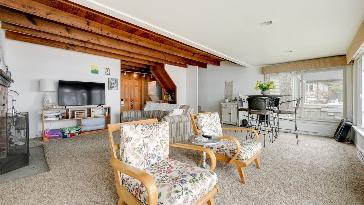 Photo of Livingroom in Delton