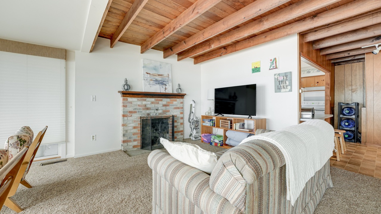 Photo of Livingroom in Delton