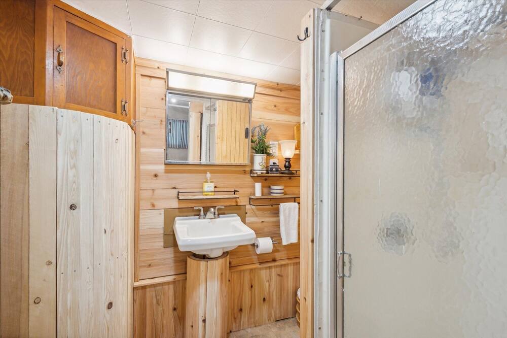 Photo of Bathroom in Abrams