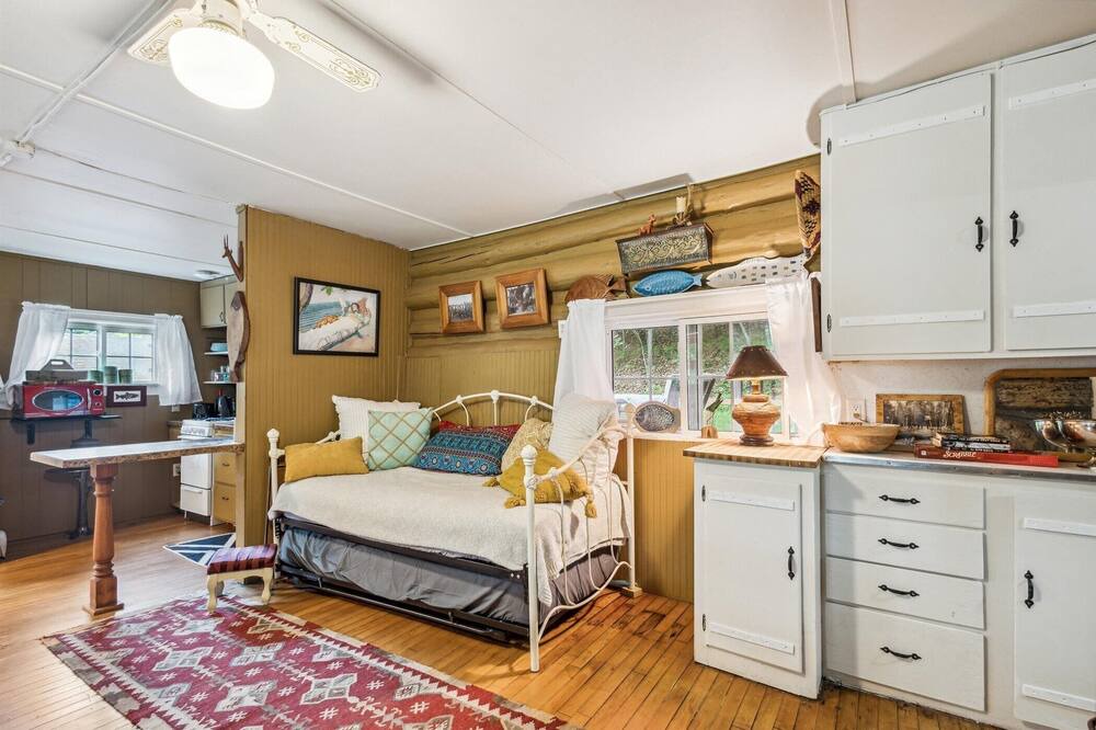 Photo of Bedroom in Abrams