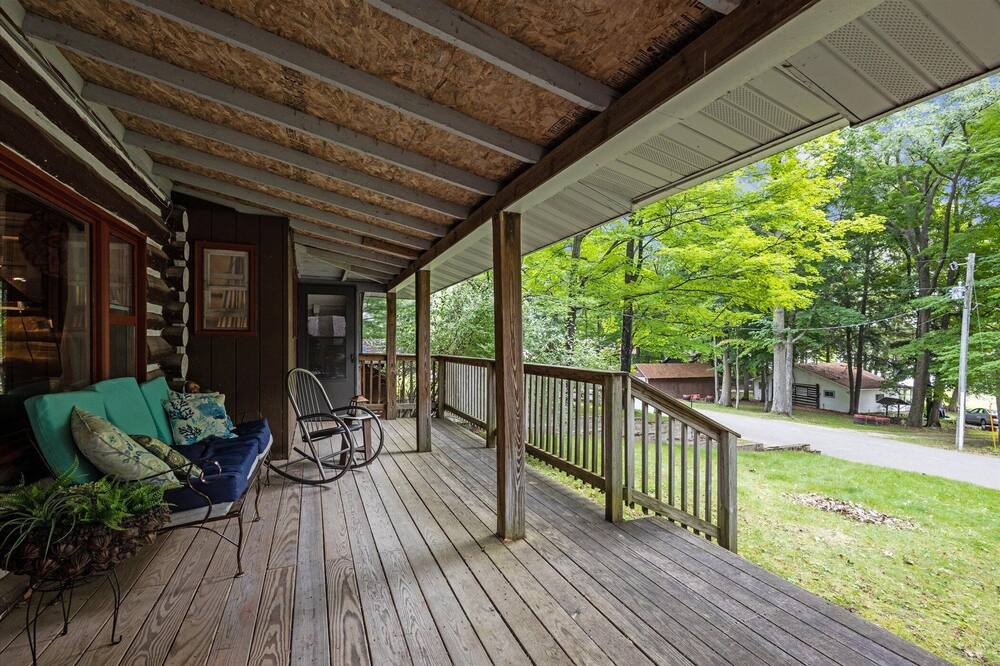 Photo of Outdoor in Abrams