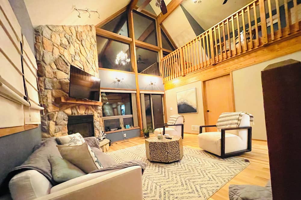Photo of Livingroom in Battle Creek