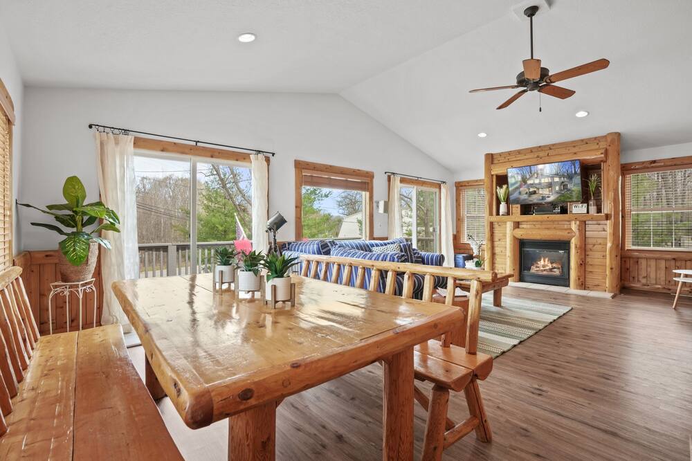 Photo of Livingroom in Higgins Lake