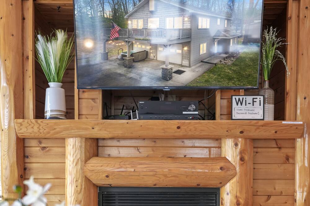Photo of Livingroom in Higgins Lake