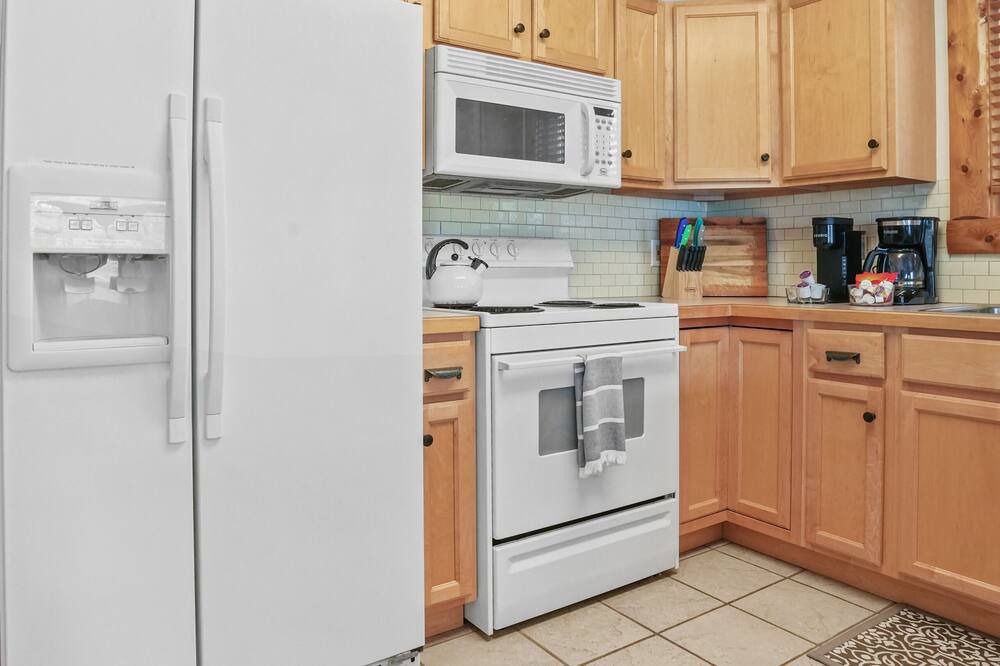Photo of Kitchen in Higgins Lake