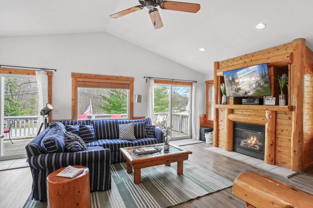 Photo of Bedroom in Higgins Lake