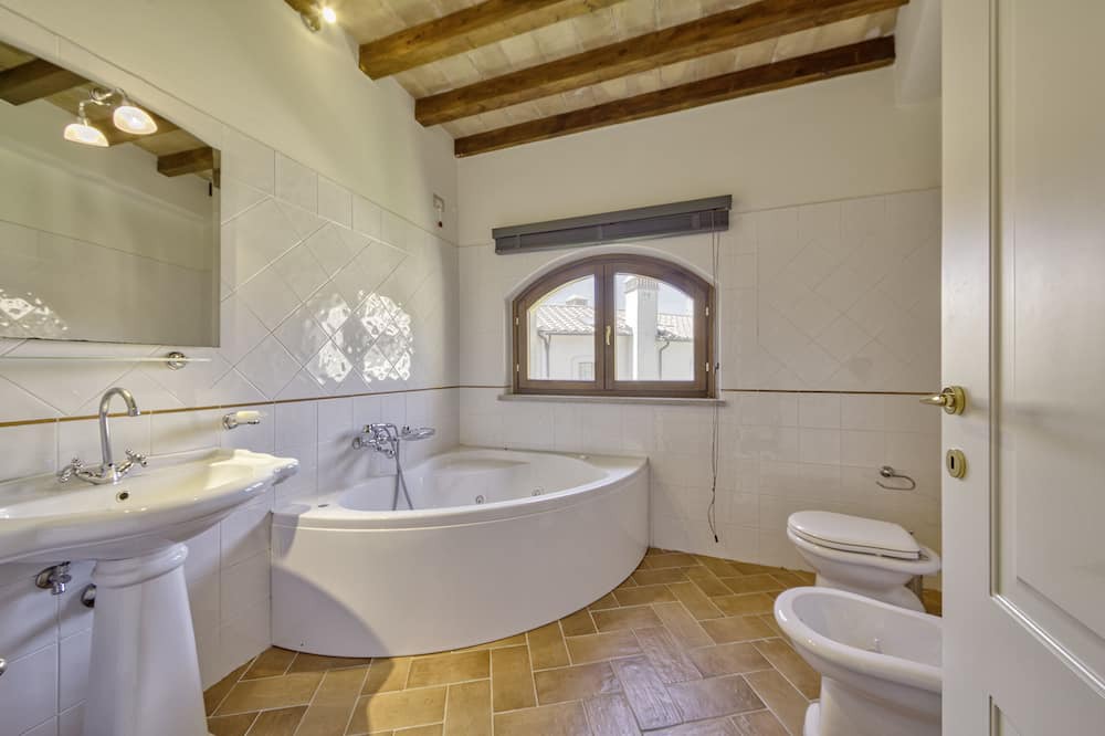 Photo of Bathroom in Ficulle