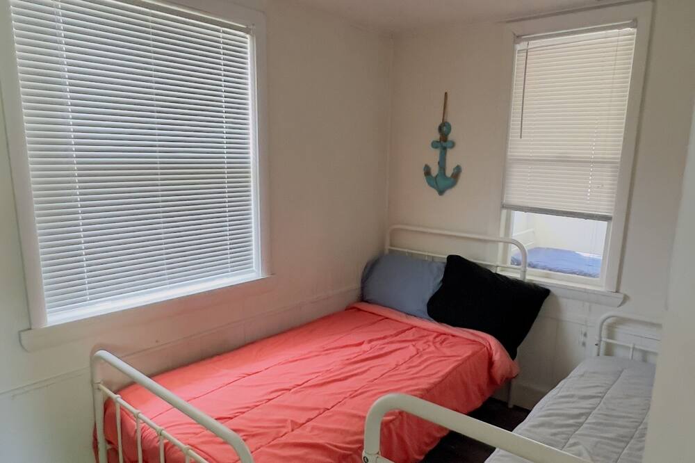 Photo of Bedroom in Oak Harbor