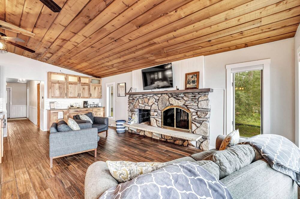 Photo of Livingroom in Brazeau