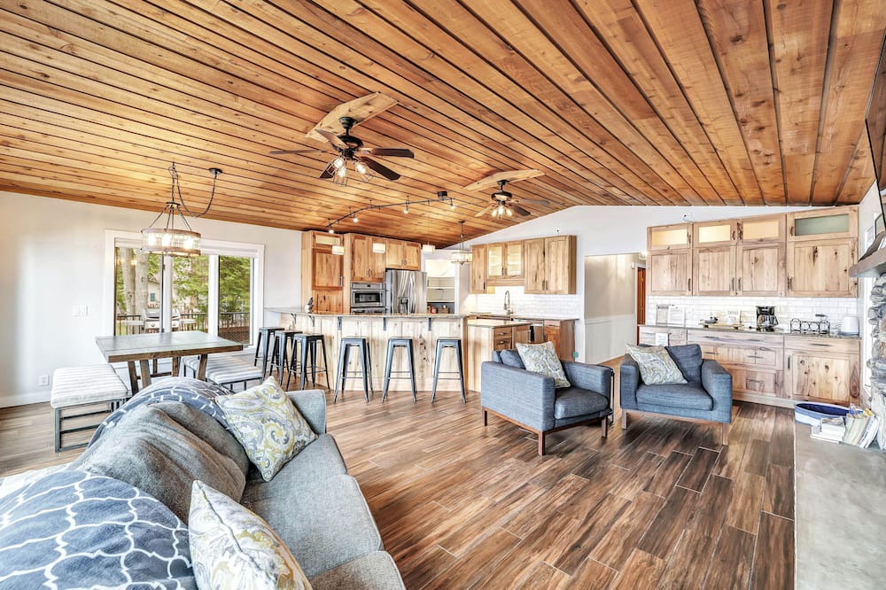 Photo of Livingroom in Brazeau