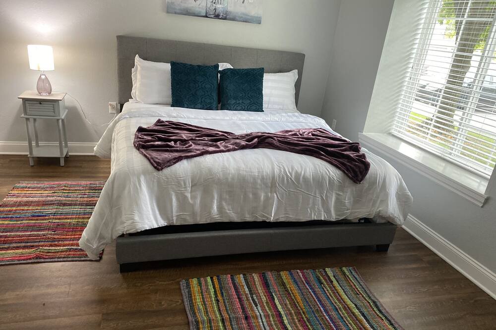 Photo of Bedroom in Auburn Hills