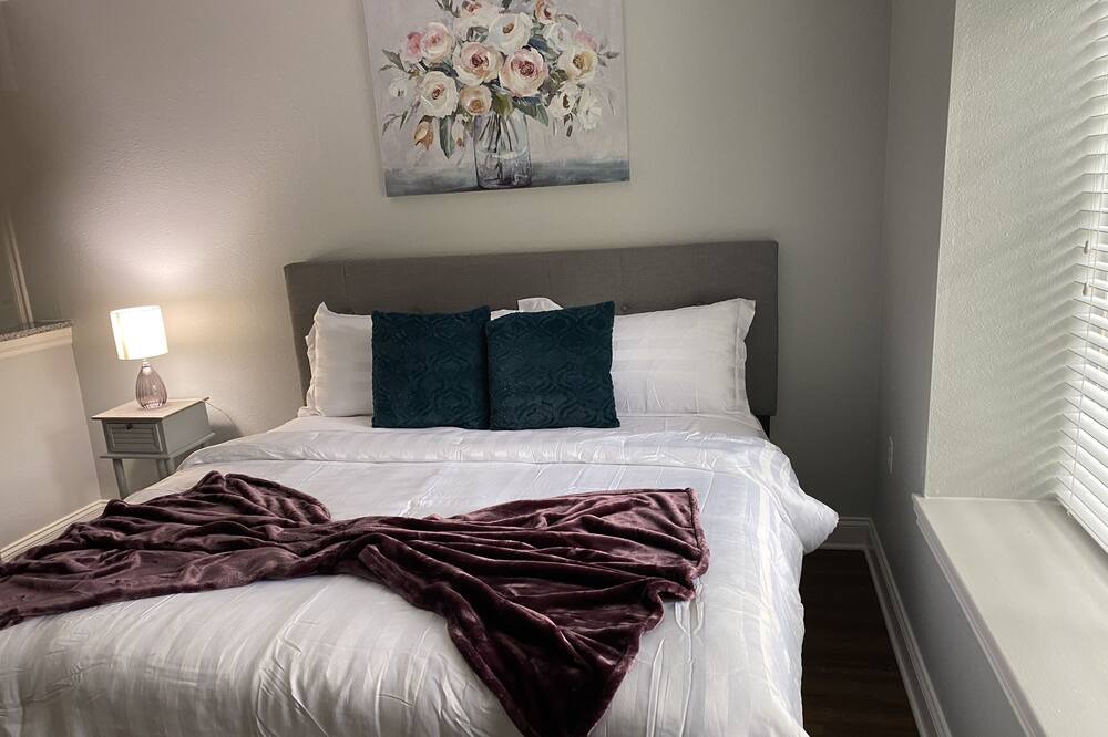 Photo of Bedroom in Auburn Hills