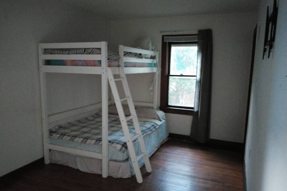 Photo of Bedroom in Covert